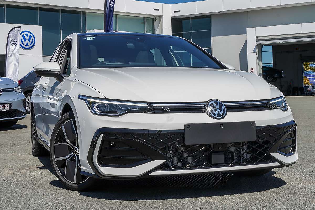 2025 Volkswagen Golf 110TSI R-Line 8.5