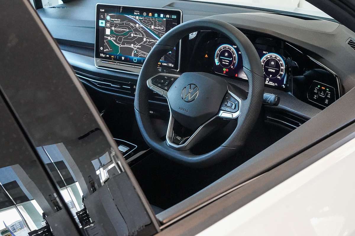 2025 Volkswagen Golf 110TSI R-Line 8.5