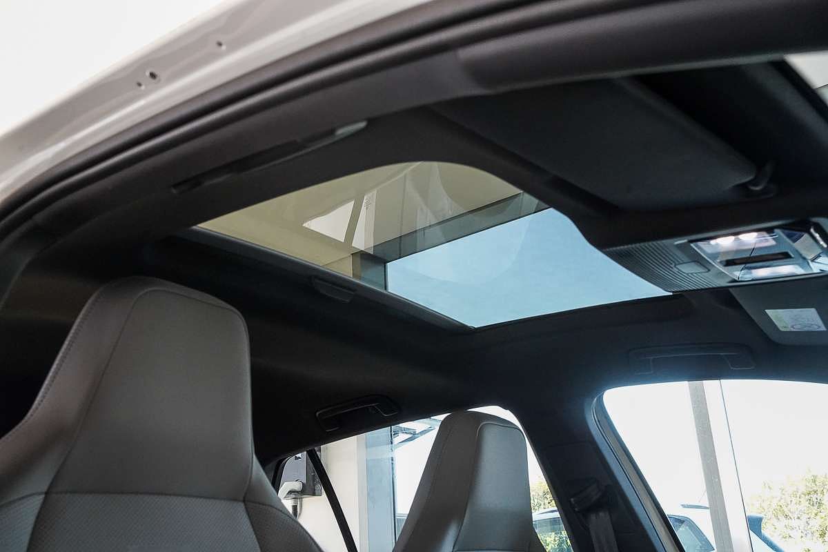 2025 Volkswagen Golf 110TSI R-Line 8.5