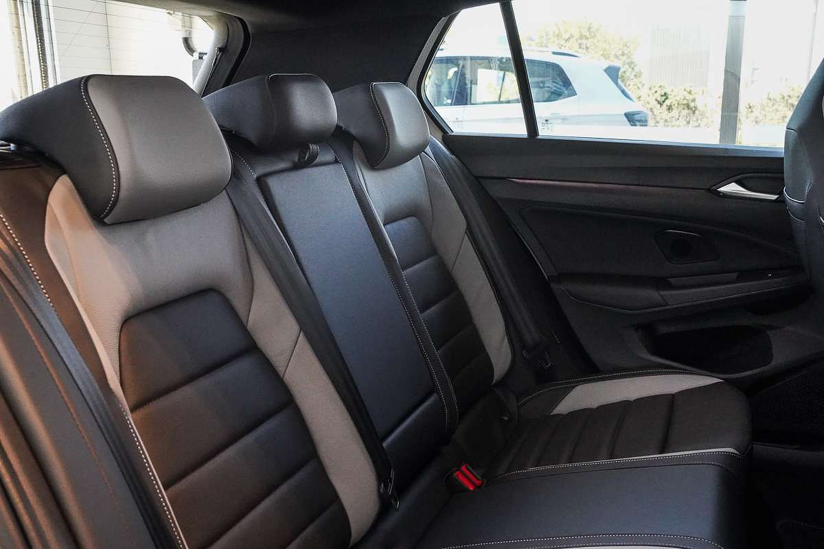 2025 Volkswagen Golf 110TSI R-Line 8.5