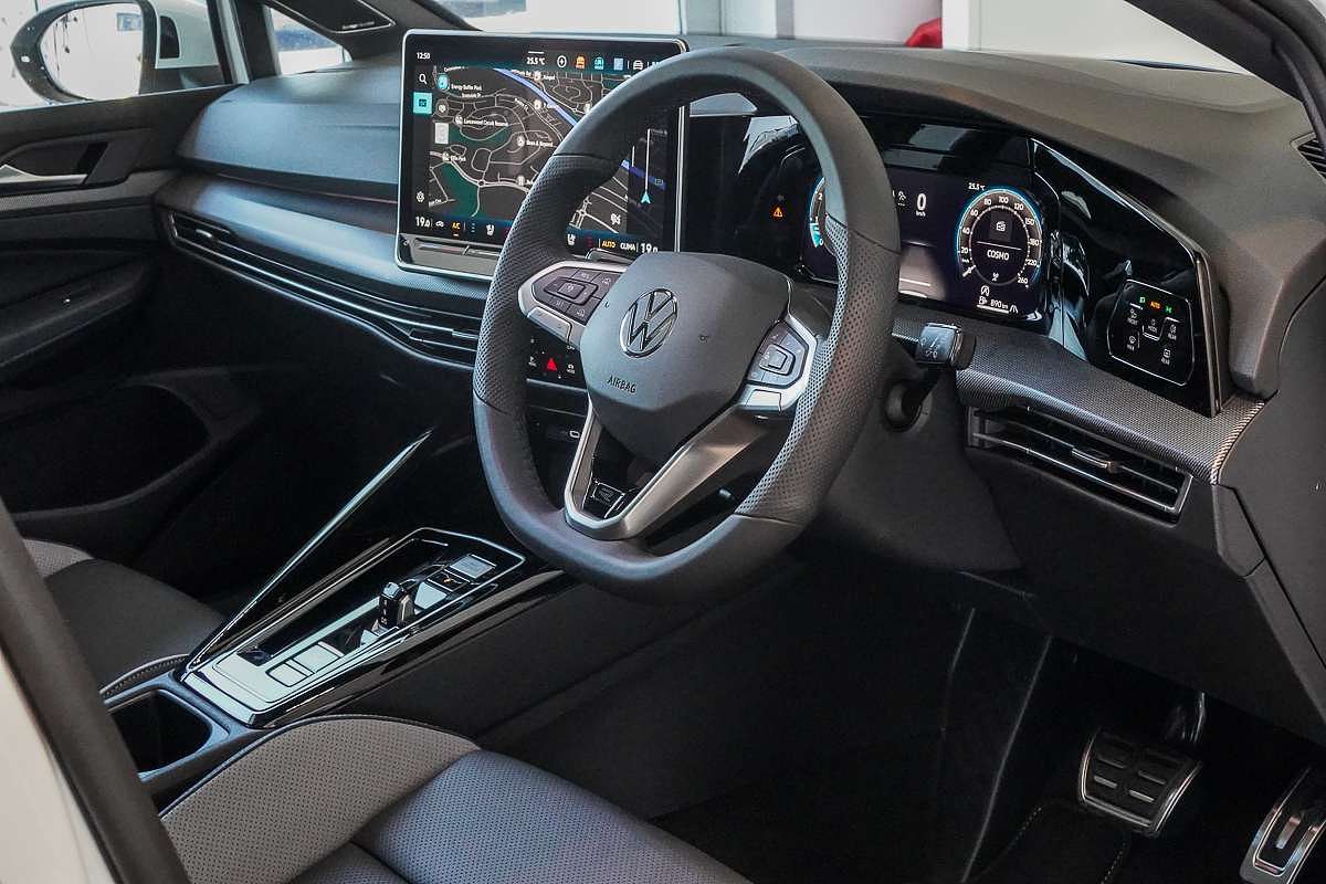 2025 Volkswagen Golf 110TSI R-Line 8.5