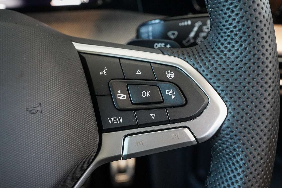 2025 Volkswagen Golf 110TSI R-Line 8.5