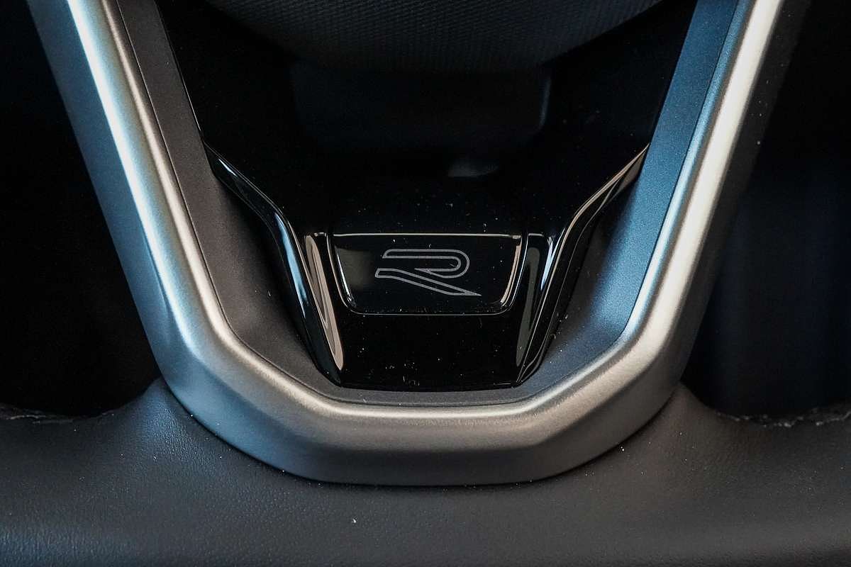 2025 Volkswagen Golf 110TSI R-Line 8.5