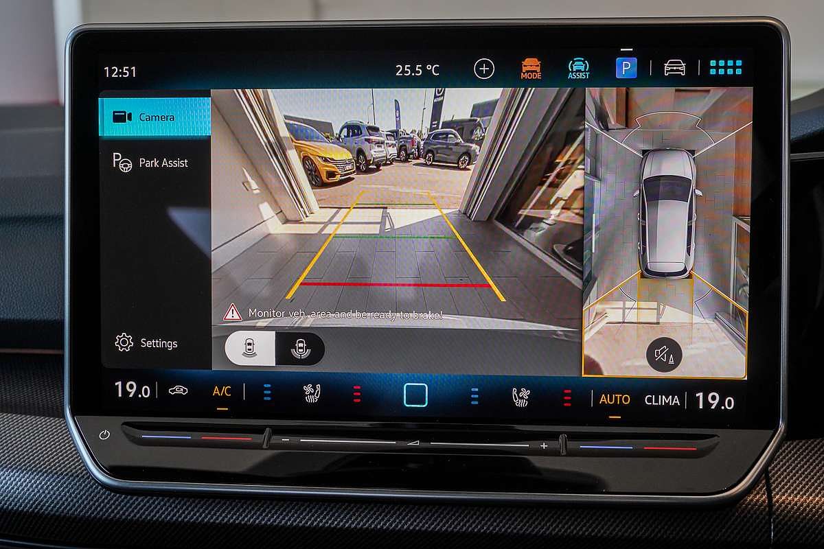 2025 Volkswagen Golf 110TSI R-Line 8.5