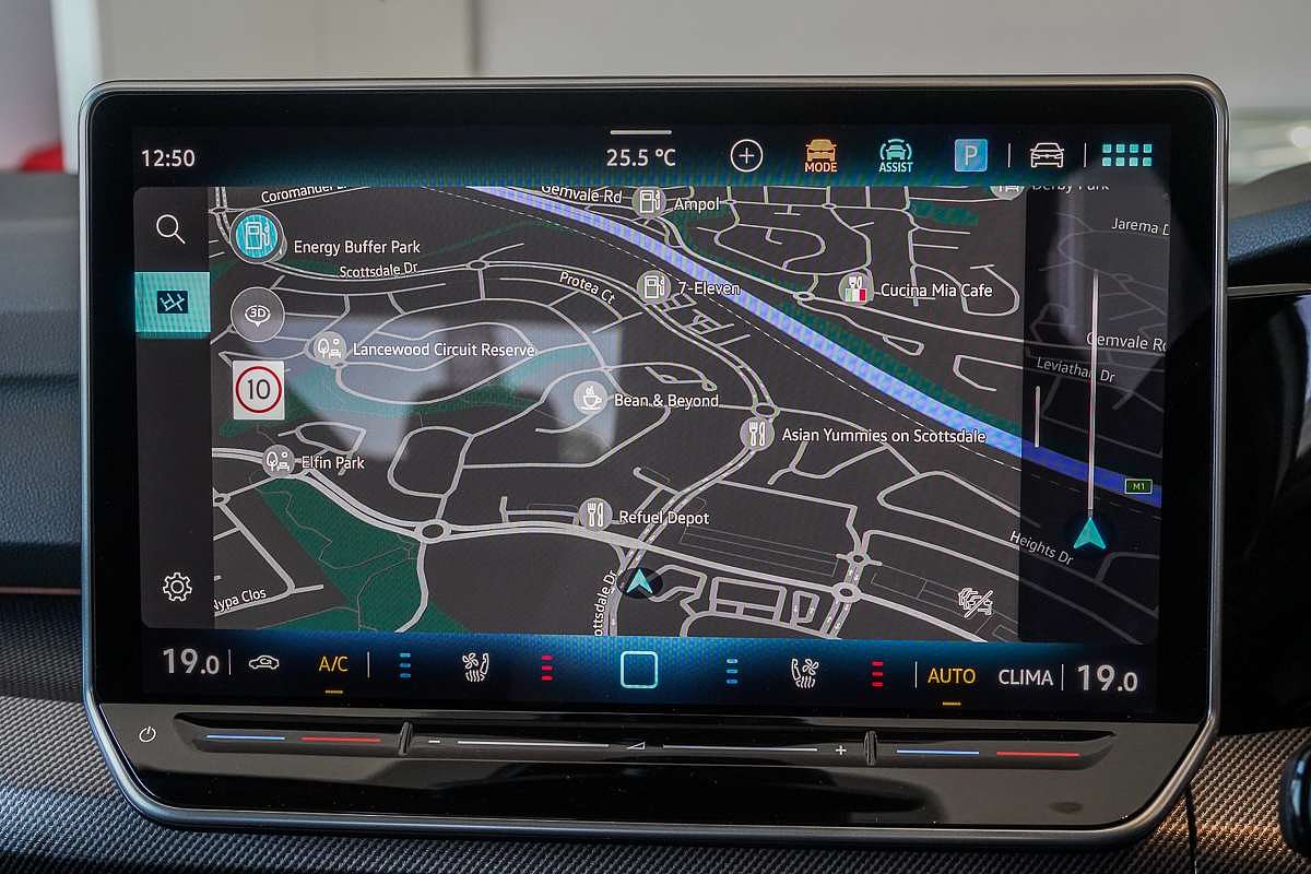 2025 Volkswagen Golf 110TSI R-Line 8.5