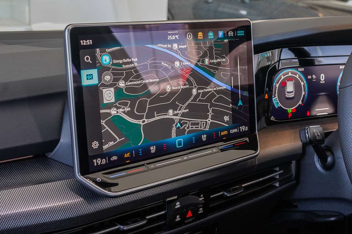 2025 Volkswagen Golf 110TSI R-Line 8.5