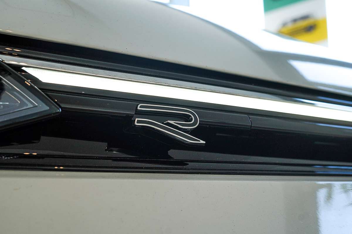 2025 Volkswagen Golf 110TSI R-Line 8.5