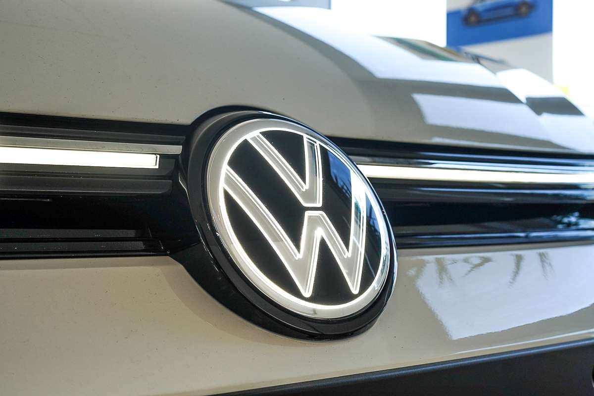 2025 Volkswagen Golf 110TSI R-Line 8.5