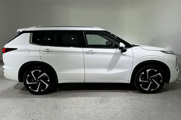 2022 Mitsubishi Outlander Exceed ZM