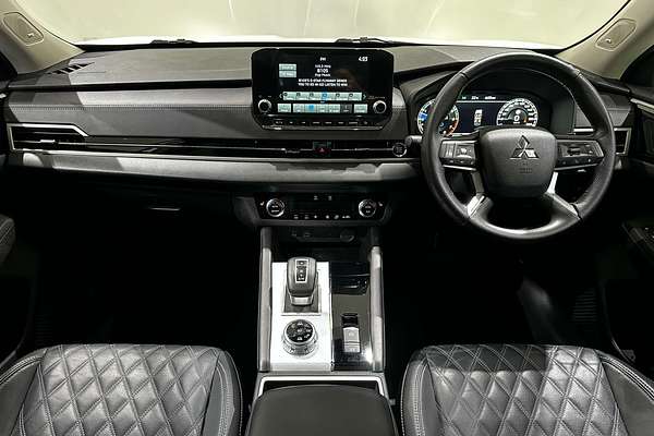 2022 Mitsubishi Outlander Exceed ZM