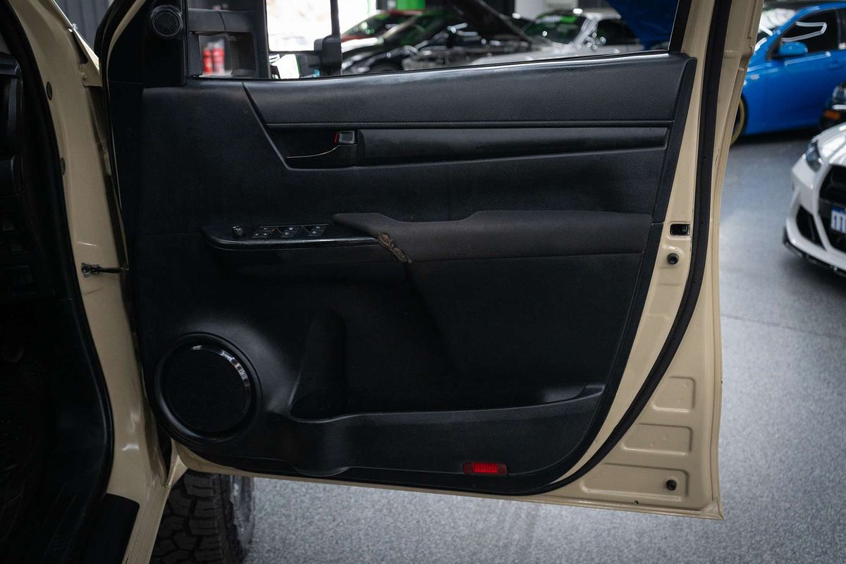2015 Toyota Hilux SR GUN126R 4X4