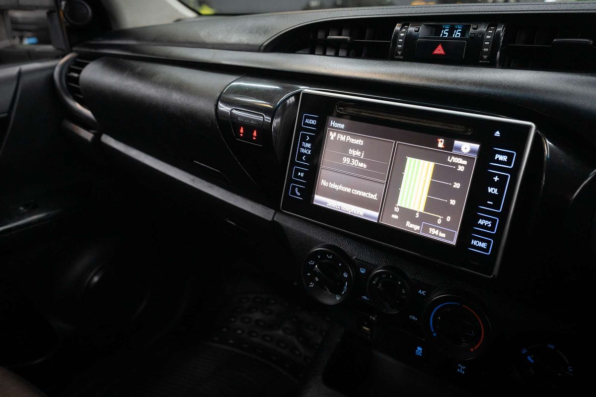 2015 Toyota Hilux SR GUN126R 4X4