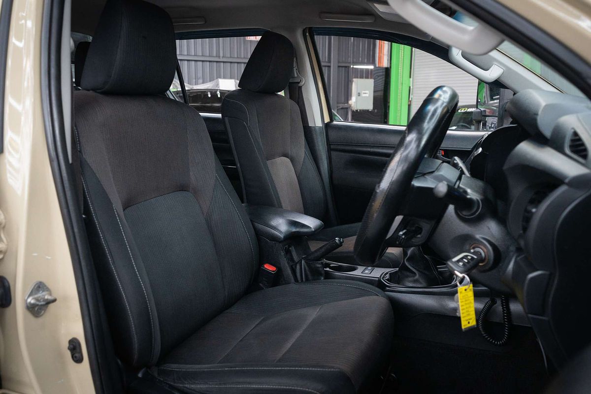 2015 Toyota Hilux SR GUN126R 4X4