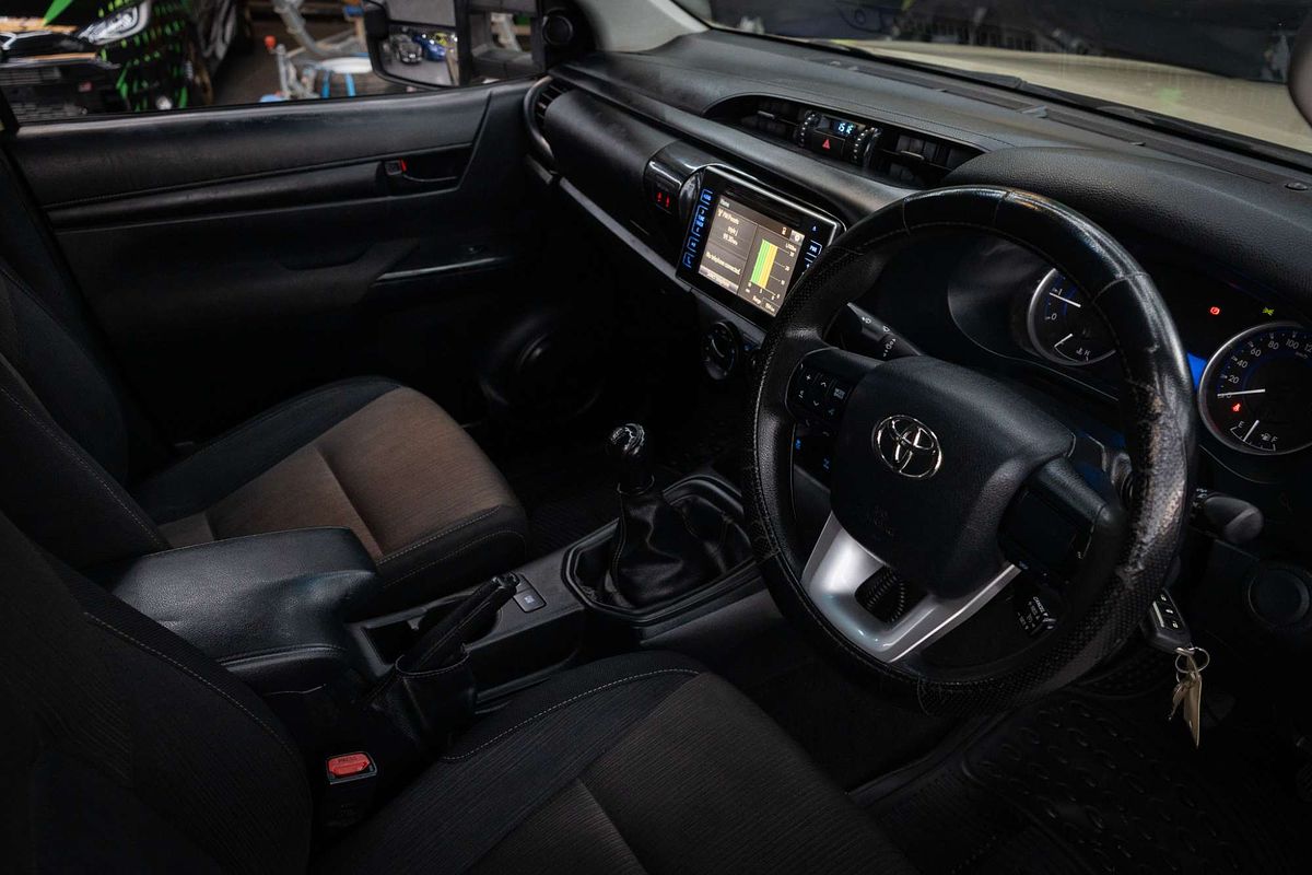 2015 Toyota Hilux SR GUN126R 4X4