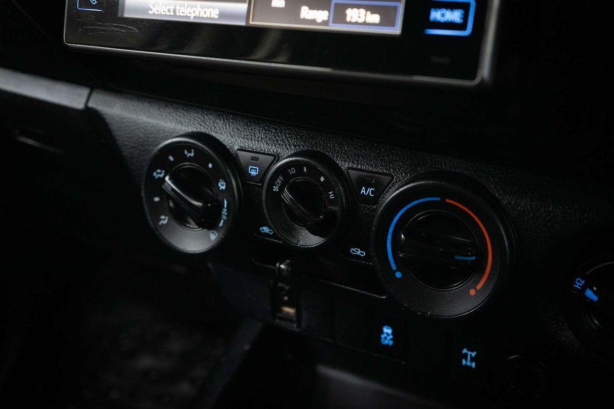 2015 Toyota Hilux SR GUN126R 4X4