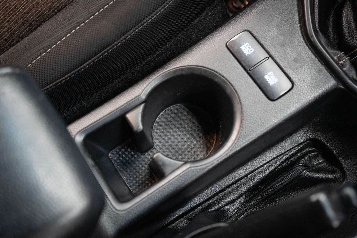 2015 Toyota Hilux SR GUN126R 4X4