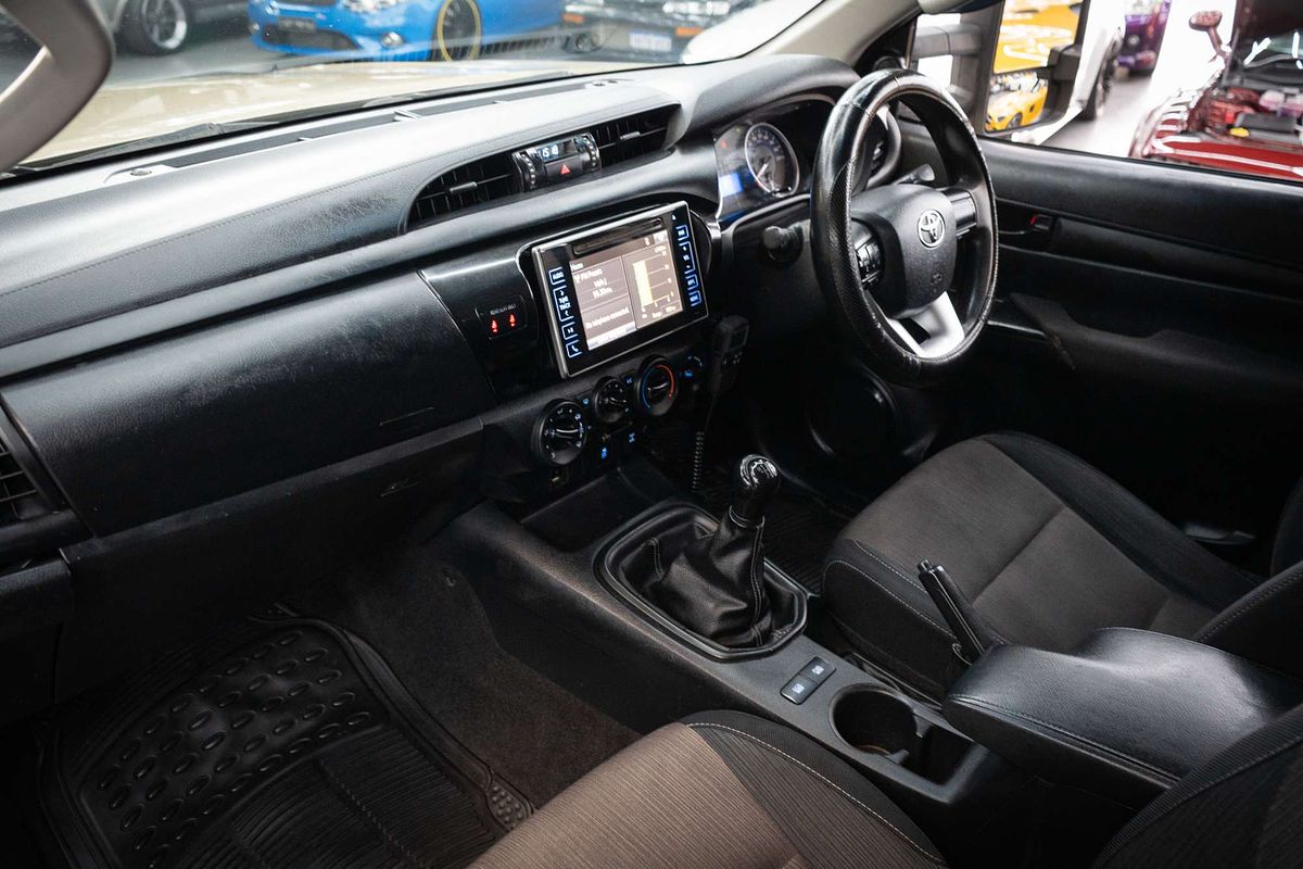 2015 Toyota Hilux SR GUN126R 4X4