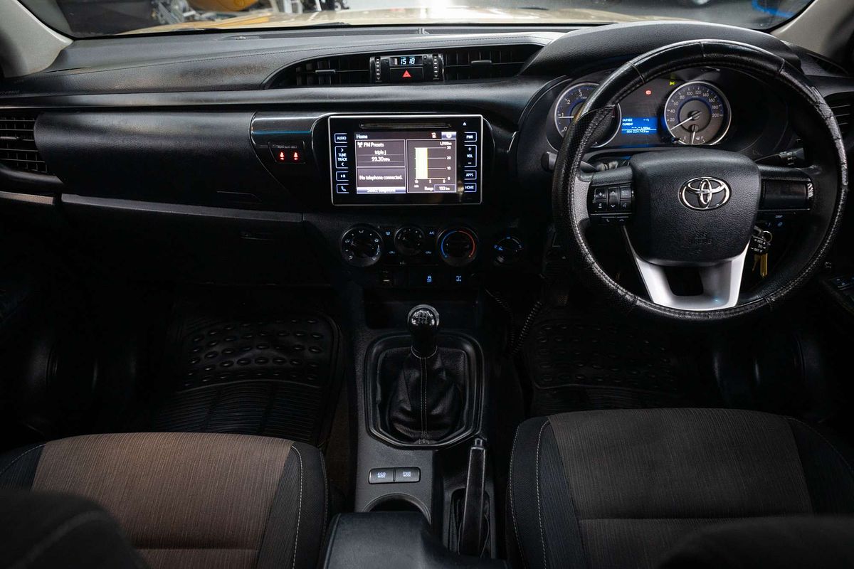 2015 Toyota Hilux SR GUN126R 4X4