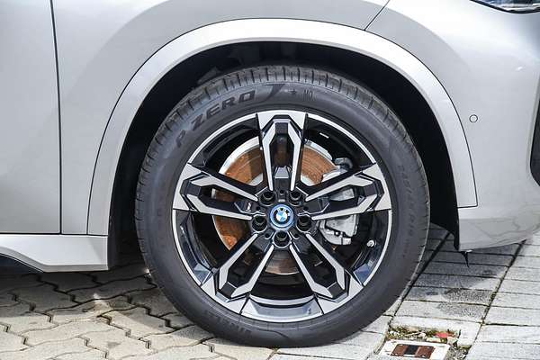 2024 BMW iX1 xDrive30 M Sport U11