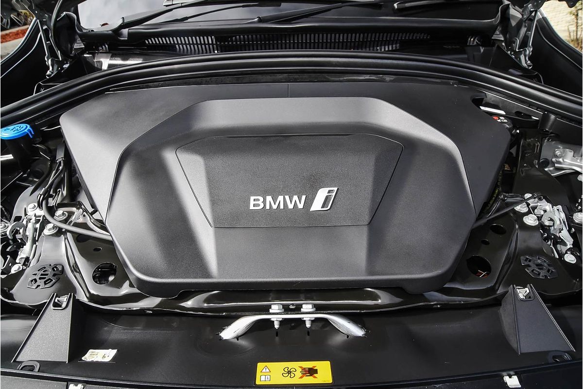 2024 BMW iX1 xDrive30 M Sport U11