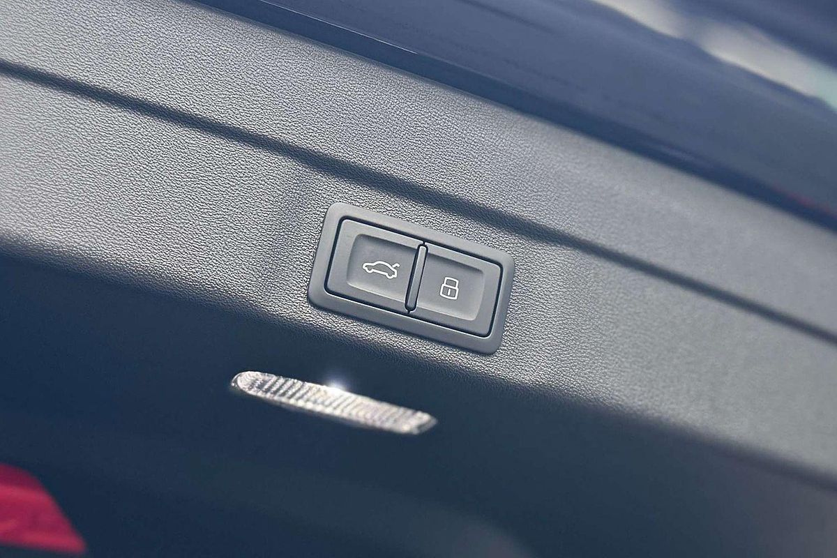 2025 Audi A5 TFSI 150kW S line B10