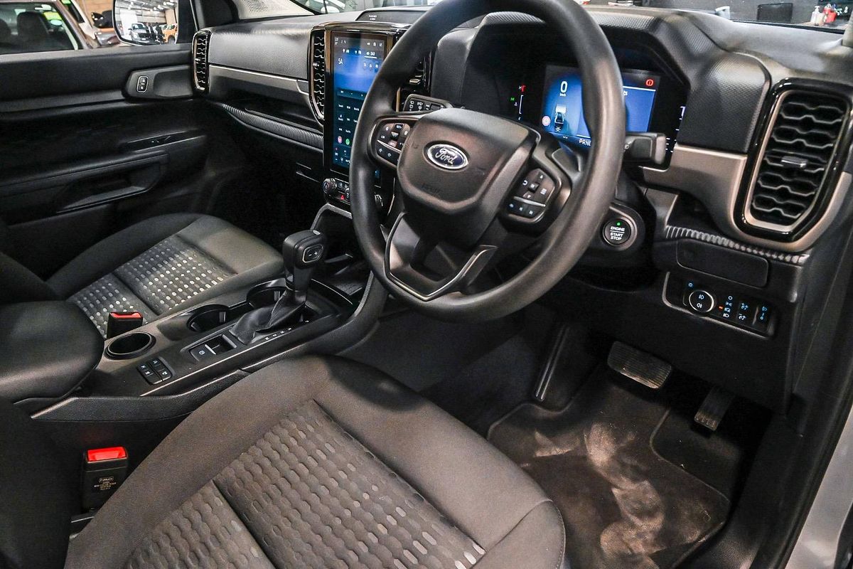 2024 Ford Everest Ambiente  2.0L