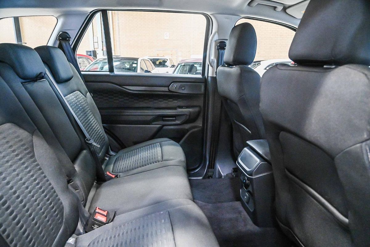 2024 Ford Everest Ambiente  2.0L