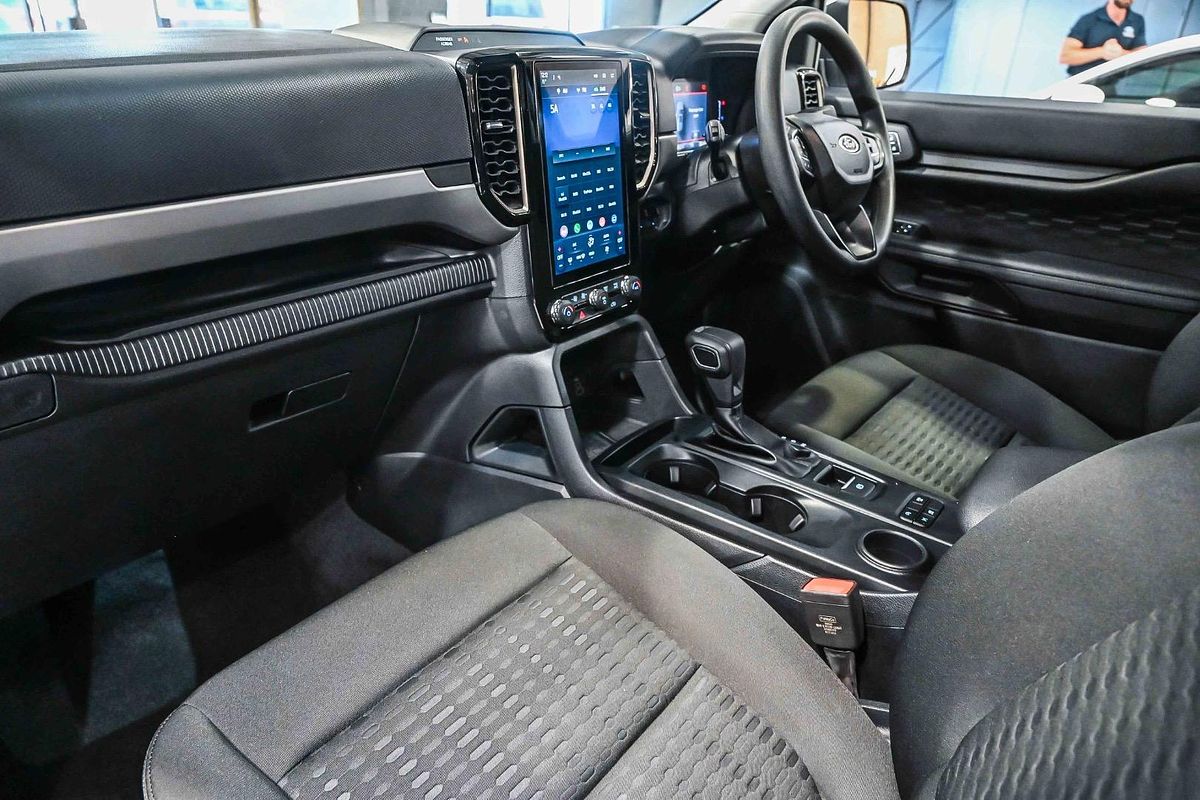 2024 Ford Everest Ambiente  2.0L