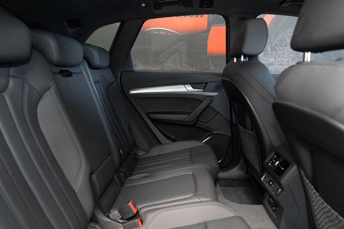 2023 Audi Q5 55 TFSI e S line FY