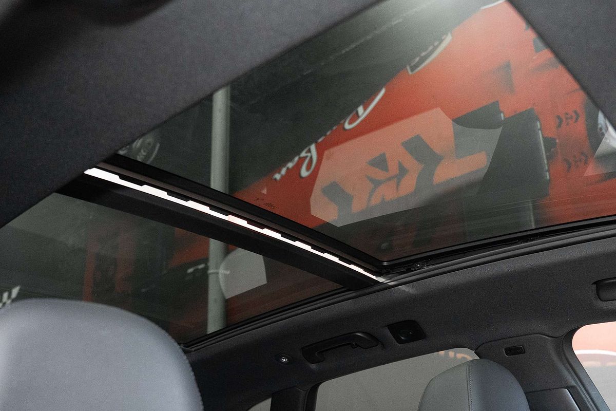 2023 Audi Q5 55 TFSI e S line FY