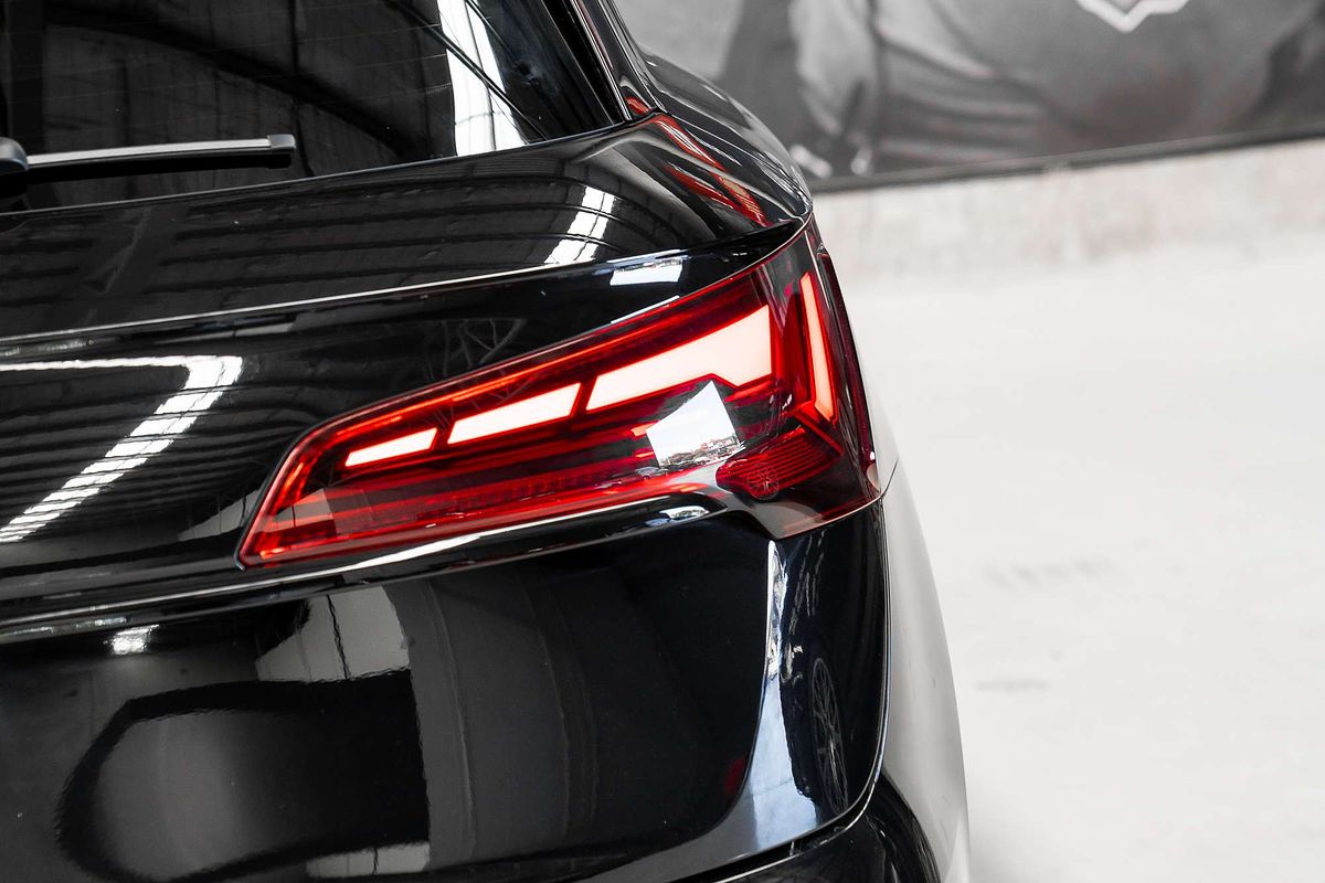 2023 Audi Q5 55 TFSI e S line FY