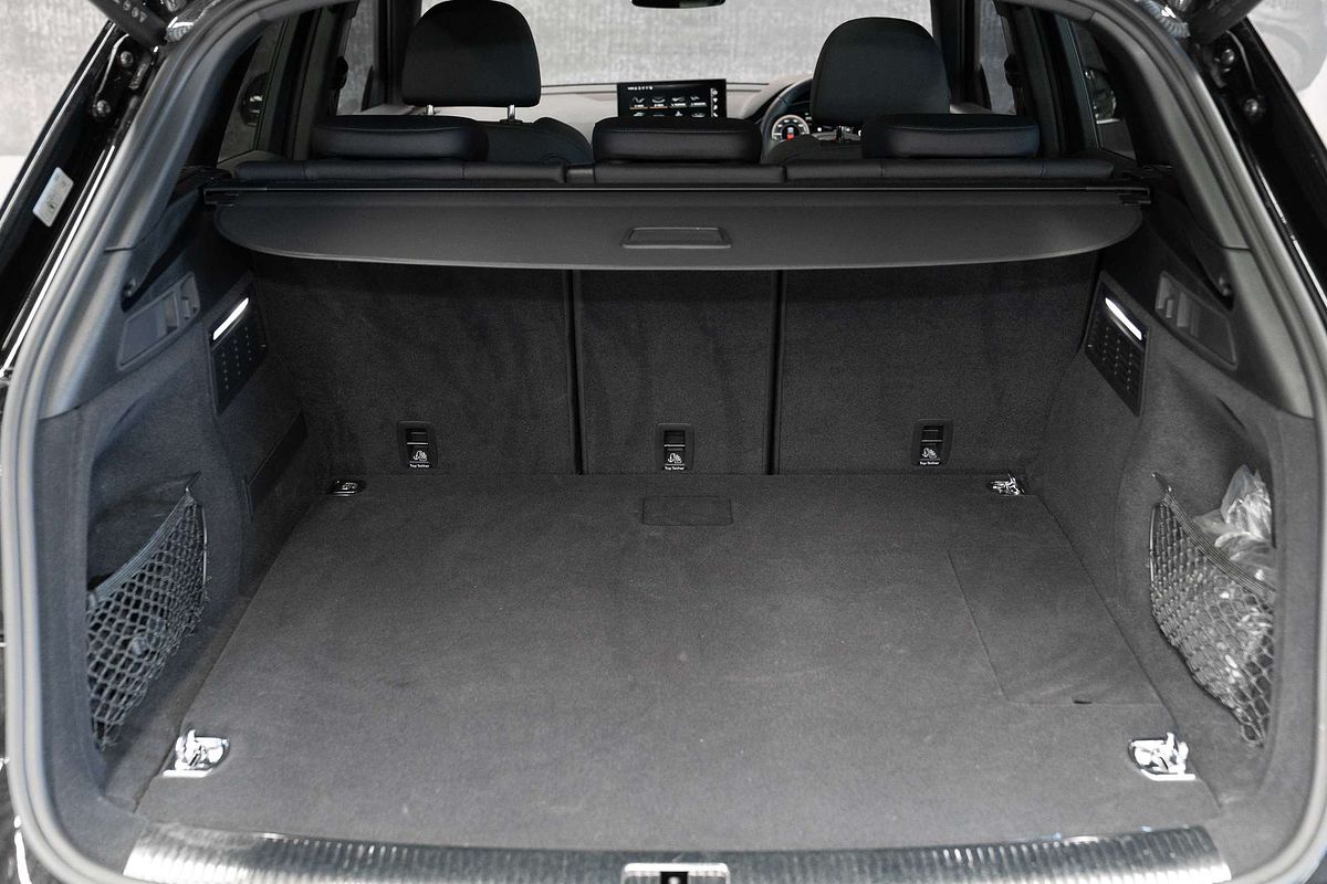 2023 Audi Q5 55 TFSI e S line FY