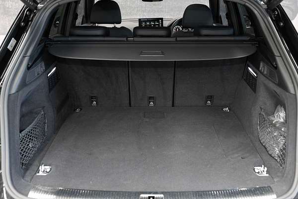 2023 Audi Q5 55 TFSI e S line FY