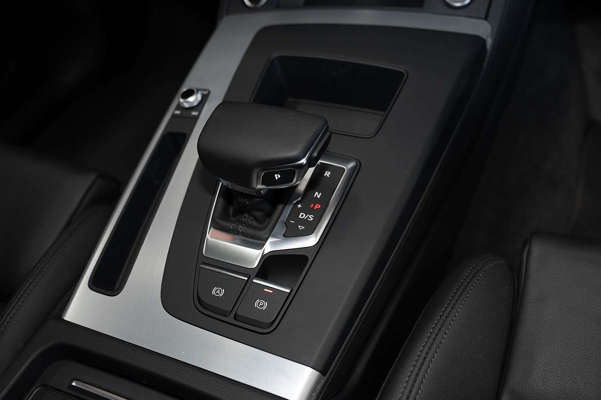 2023 Audi Q5 55 TFSI e S line FY
