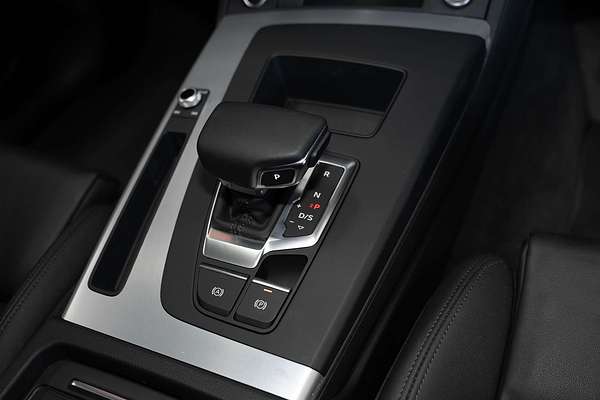 2023 Audi Q5 55 TFSI e S line FY