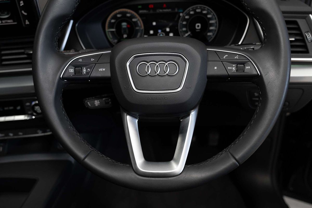 2023 Audi Q5 55 TFSI e S line FY