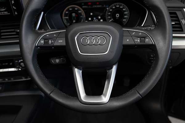 2023 Audi Q5 55 TFSI e S line FY