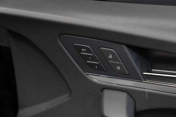 2023 Audi Q5 55 TFSI e S line FY