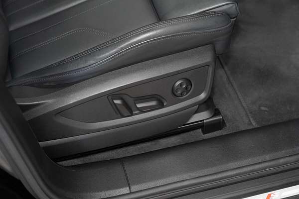 2023 Audi Q5 55 TFSI e S line FY