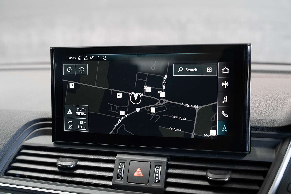 2023 Audi Q5 55 TFSI e S line FY
