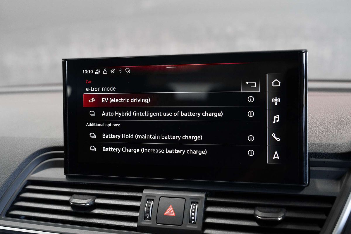 2023 Audi Q5 55 TFSI e S line FY