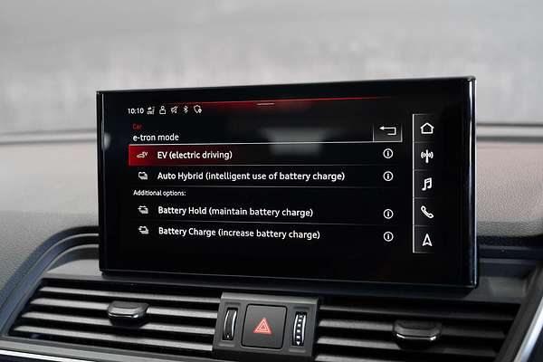 2023 Audi Q5 55 TFSI e S line FY