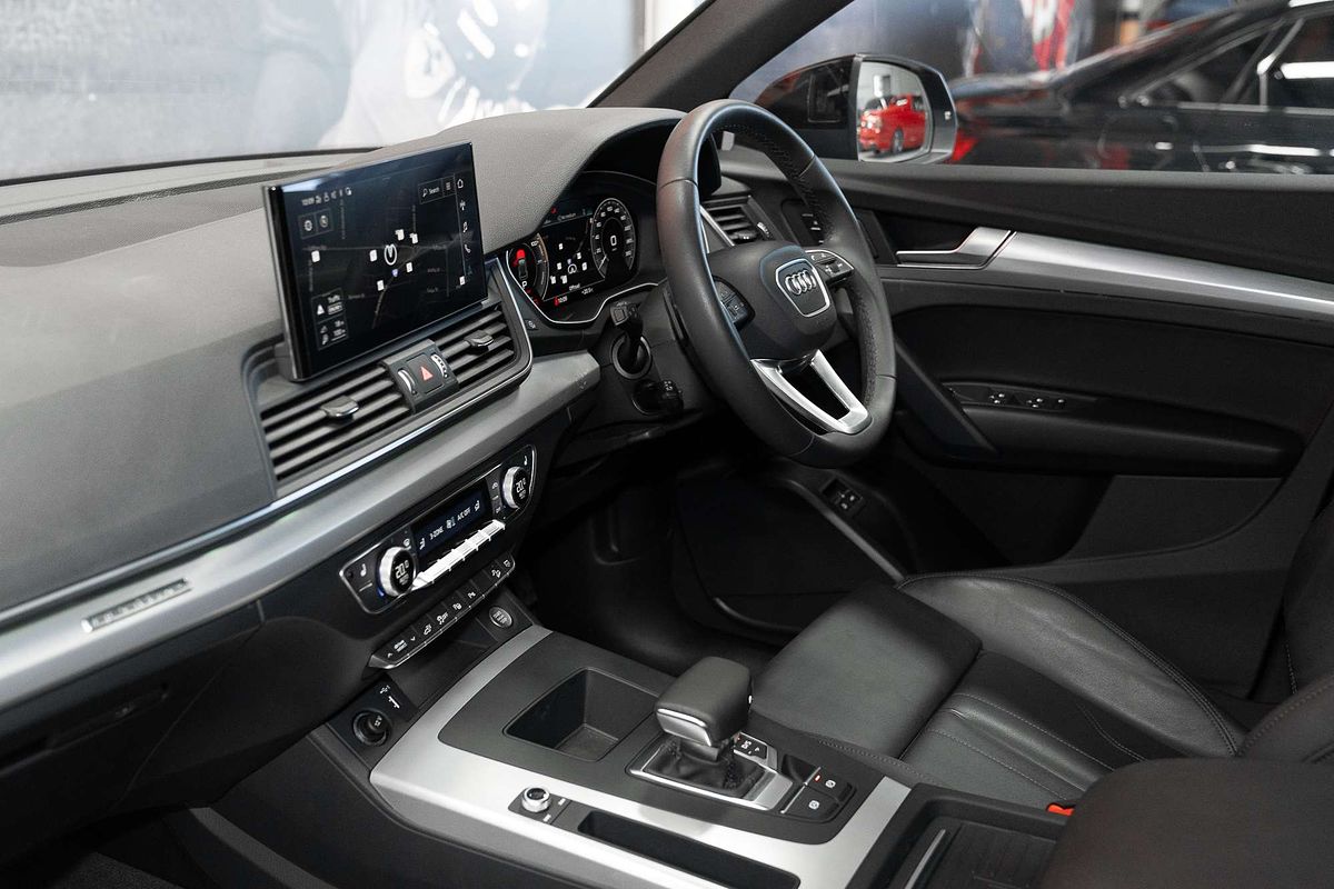 2023 Audi Q5 55 TFSI e S line FY