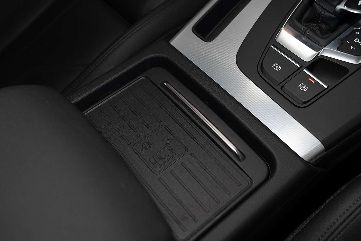 2023 Audi Q5 55 TFSI e S line FY