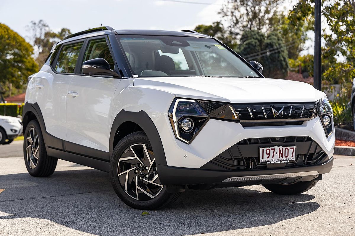 2025 Mahindra XUV3XO AX7L