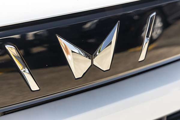 2025 Mahindra XUV3XO AX7L
