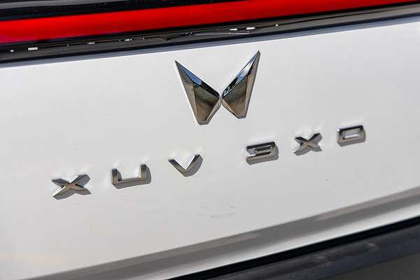 2025 Mahindra XUV3XO AX7L