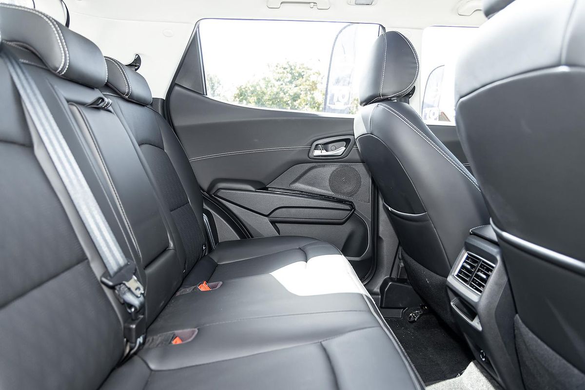 2025 Mahindra XUV3XO AX7L