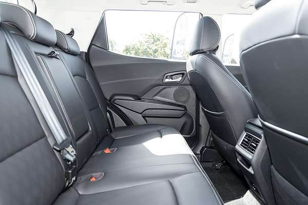 2025 Mahindra XUV3XO AX7L