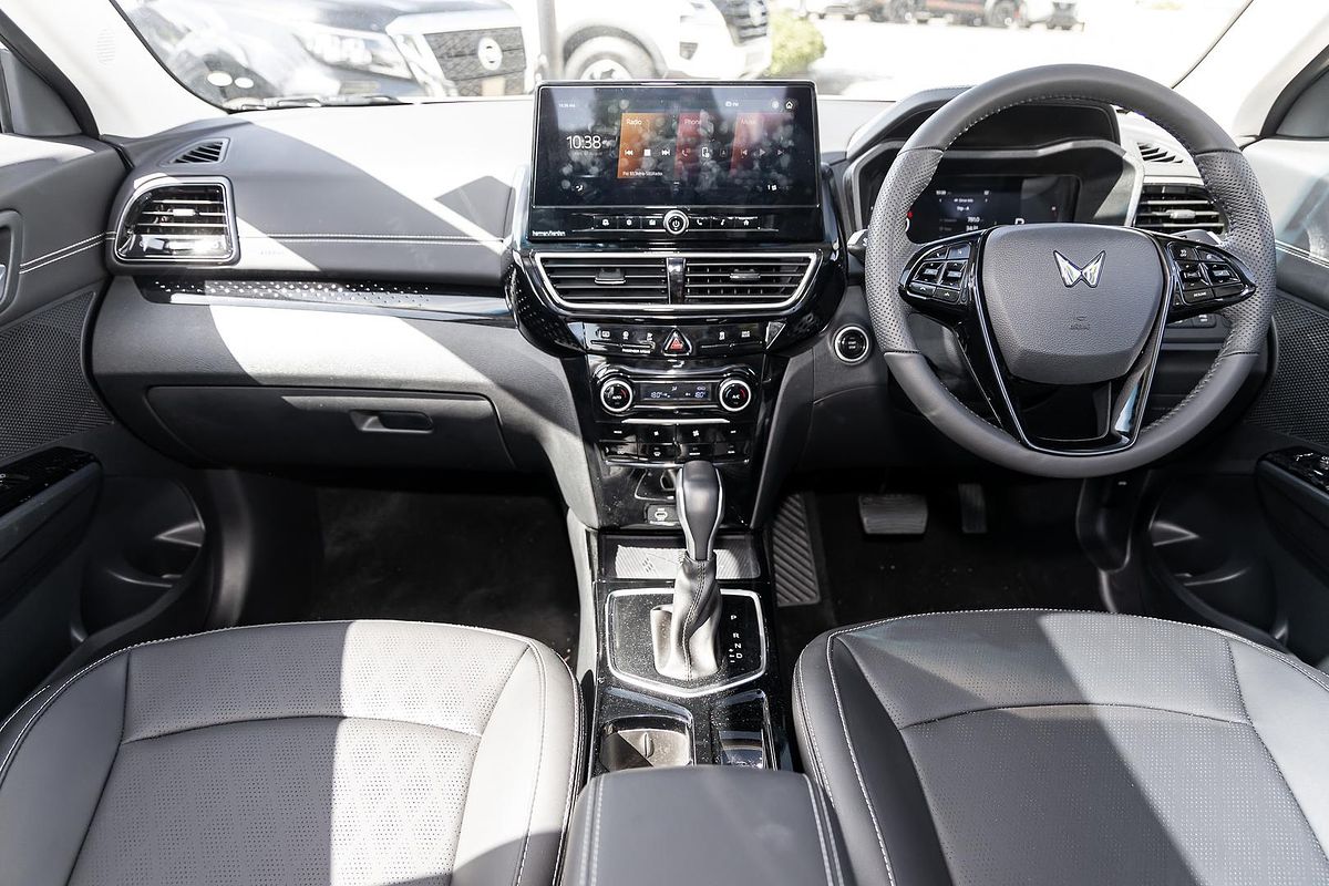 2025 Mahindra XUV3XO AX7L